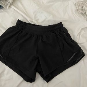 Lululemon Hotty Hot short